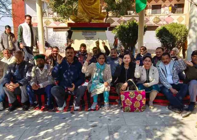 मनरेगा में बदलाव के विरोध में कांग्रेस ने किया धरना-प्रदर्शन