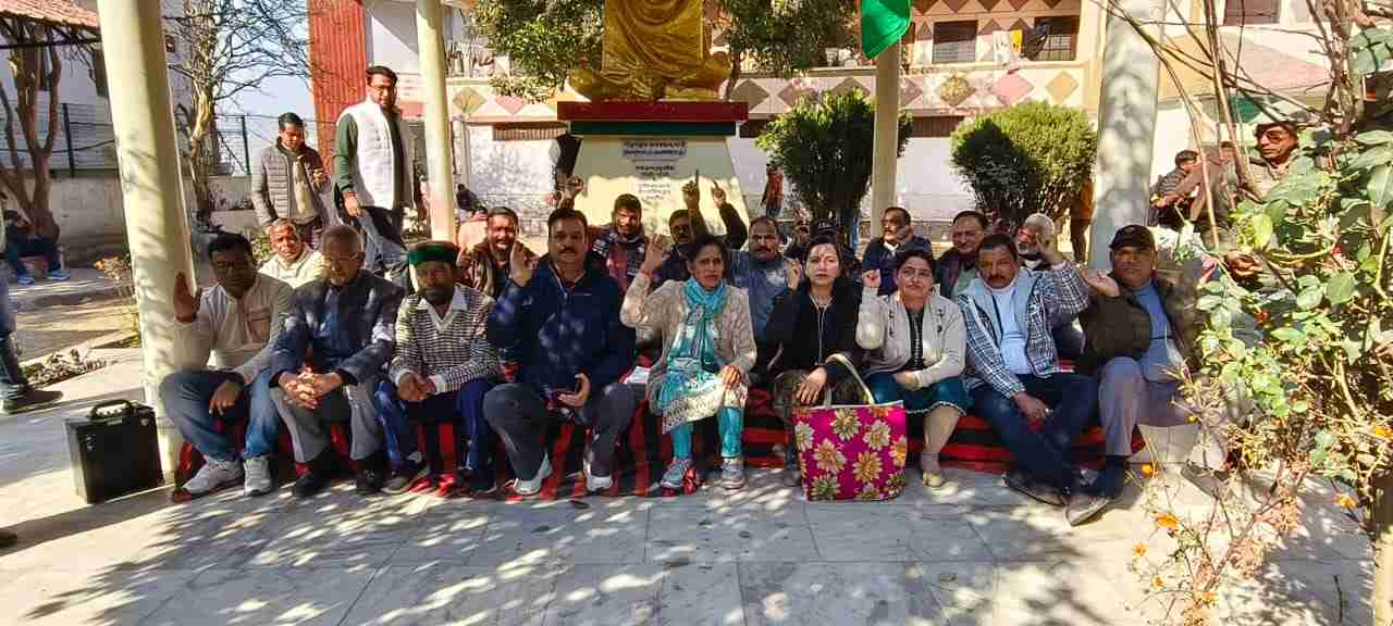 मनरेगा में बदलाव के विरोध में कांग्रेस ने किया धरना-प्रदर्शन