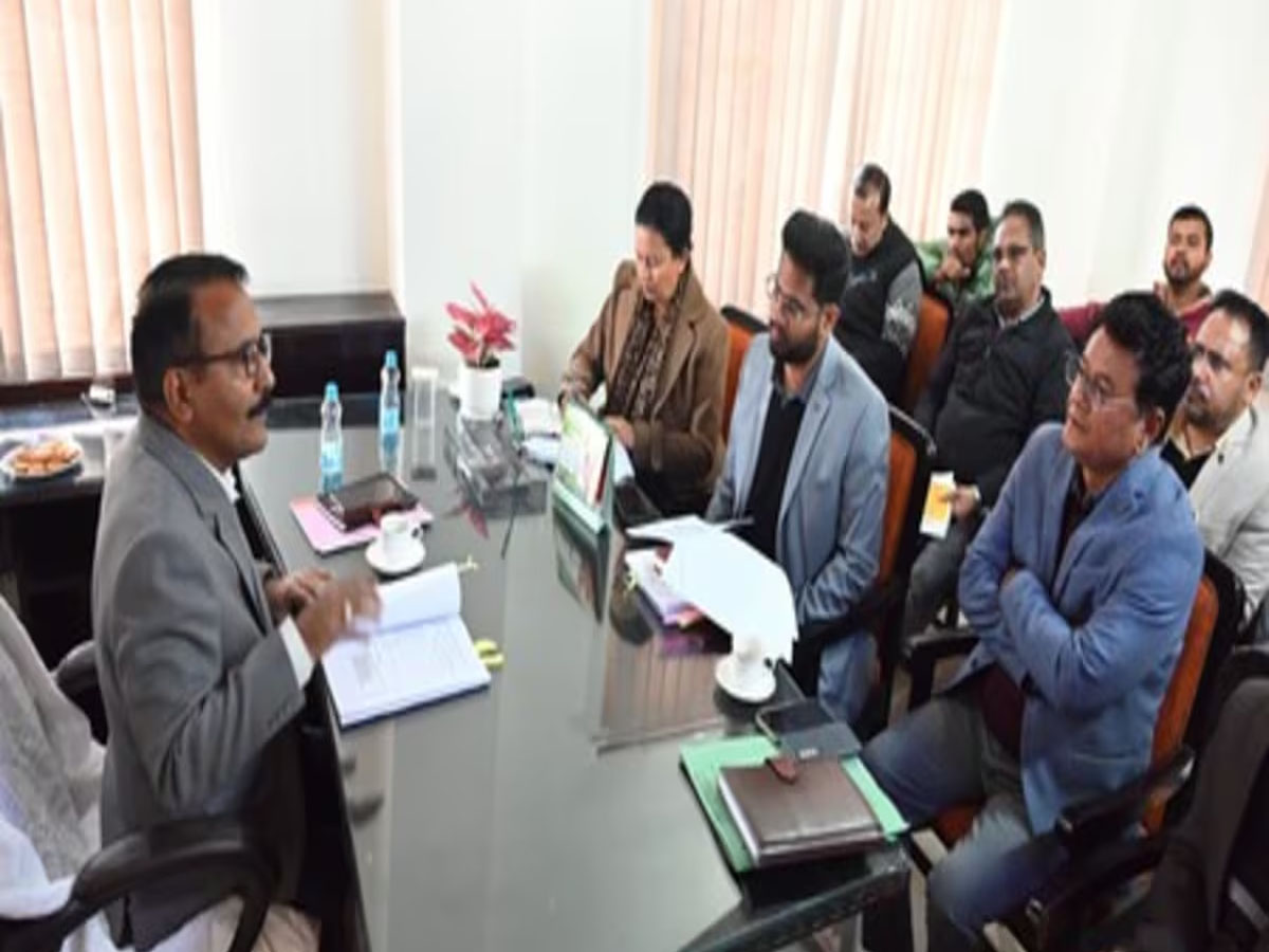 डीएम अध्यक्षता में हुई जिला स्तरीय वनाग्नि सुरक्षा समिति की बैठक