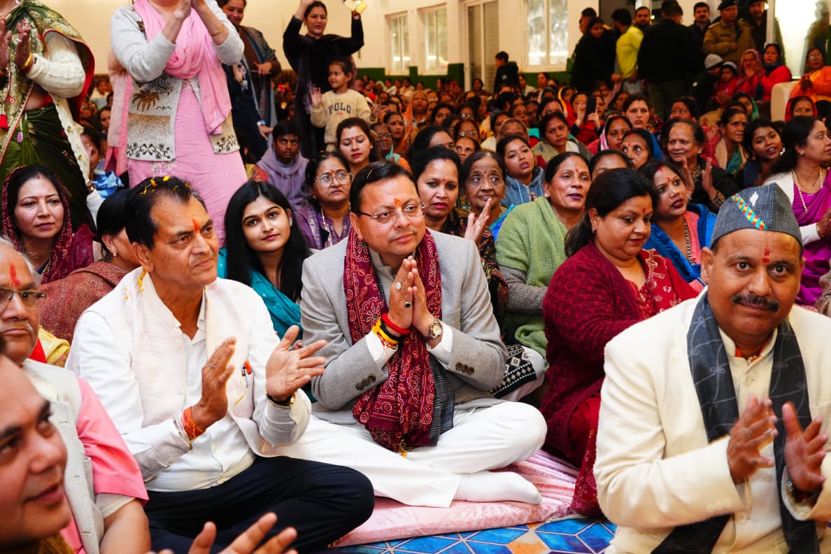 मुख्यमंत्री धामी डोईवाला में विधायक  प्रेमचंद अग्रवाल द्वारा आयोजित श्रीमद् भागवत कथा कार्यक्रम में सम्मिलित हुए