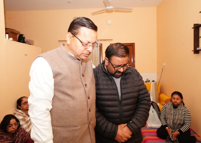 सीएम धामी ने वरिष्ठ पत्रकार अनुपम त्रिवेदी के आवास पर पहुंचकर शोक व्यक्त किया  