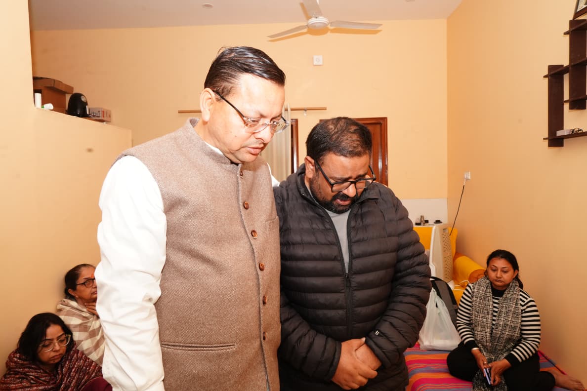 सीएम धामी ने वरिष्ठ पत्रकार अनुपम त्रिवेदी के आवास पर पहुंचकर शोक व्यक्त किया  