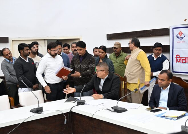 सीएम हेल्पलाइन में दर्ज शिकायतों का निस्तारण प्राथमिकता से करे संबंधित अधिकारी