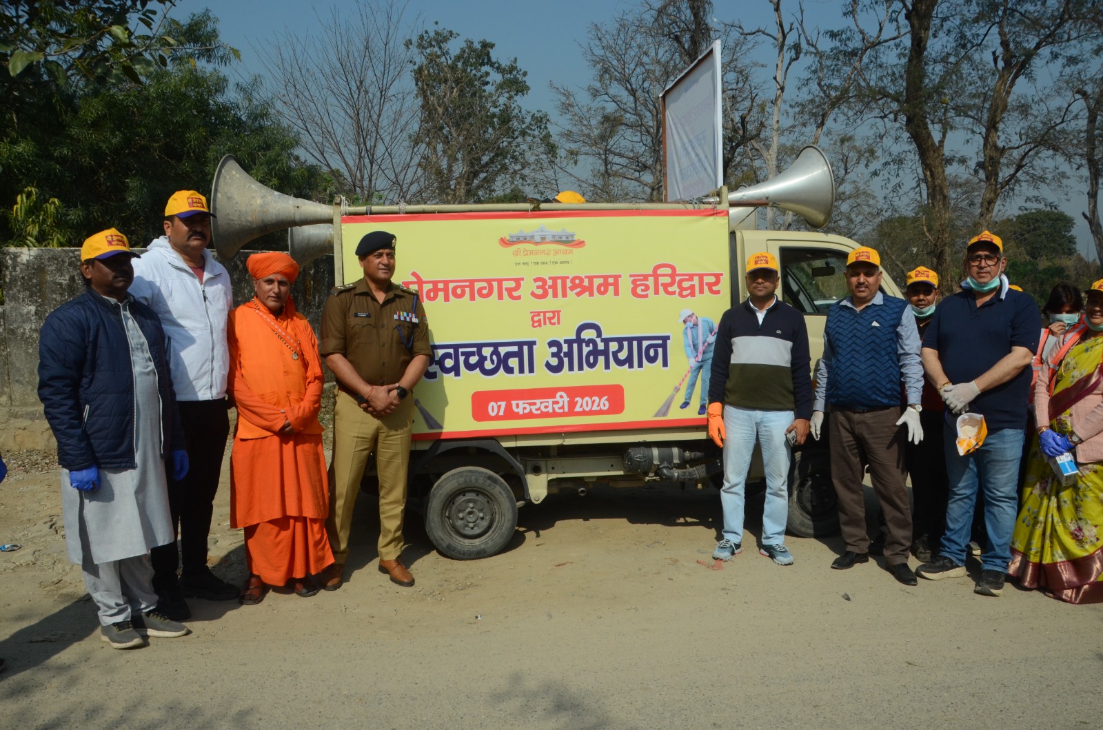 जिलाधिकारी मयूर दीक्षित के निर्देशन में एक दिन एक घंटा एक साथ थीम पर जनपद हरिद्वार में चलाया गया महा मेगा सफाई अभियान