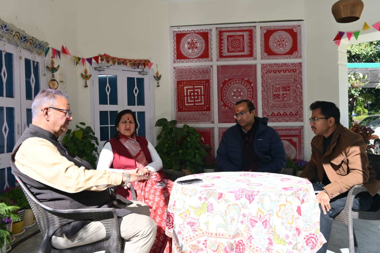 मंत्री गणेश जोशी ने की मसूरी की पार्किंग व्यवस्था एवं वेंडर जोन निर्माण को लेकर बैठक