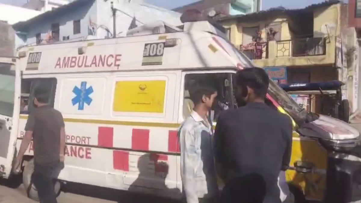 गैस रिसाव से हुए धमाके में एक परिवार के चार झुलसे