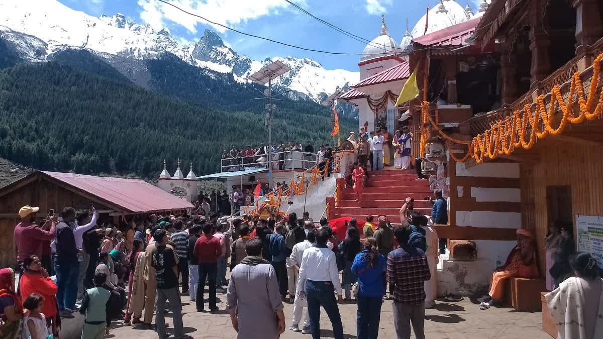 गंगोत्री के लिए रवाना हुई मां गंगा की डोली