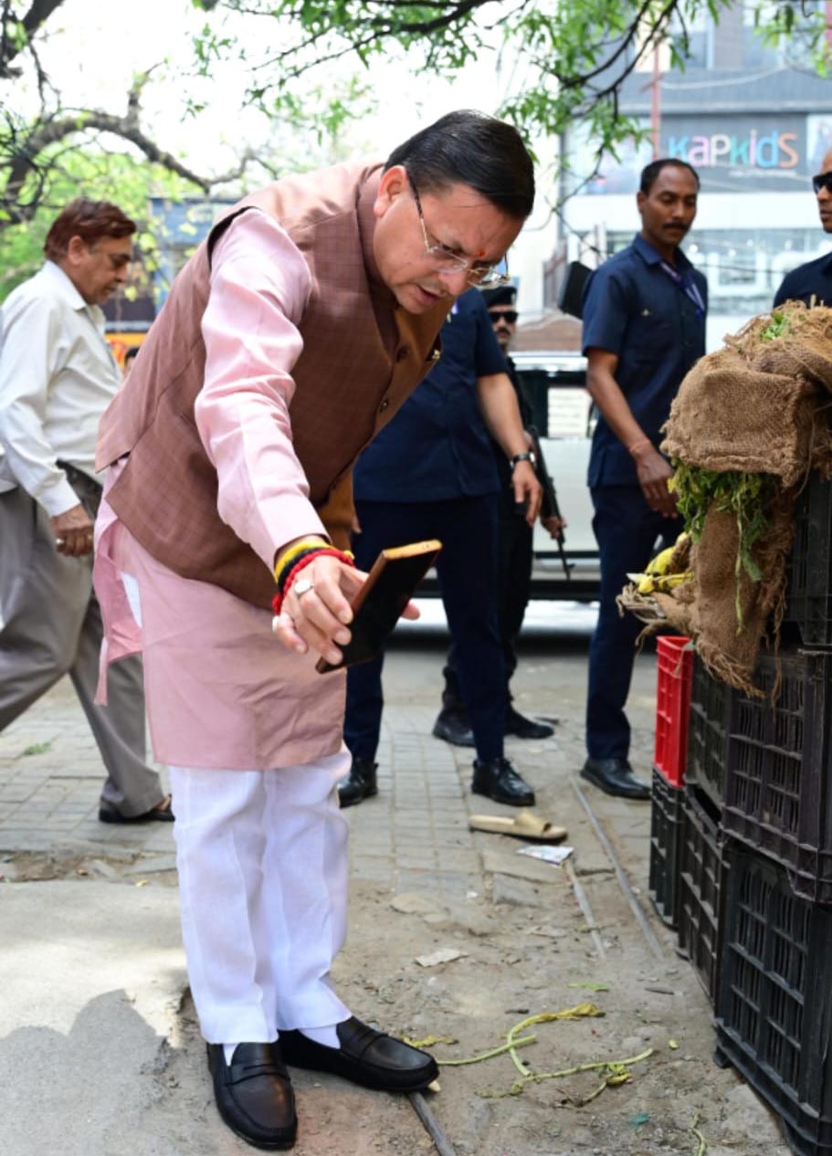 सीएम हेल्पलाइन पर दर्ज शिकायत की पड़ताल करने खुद मौके पर पहुंचे सीएम