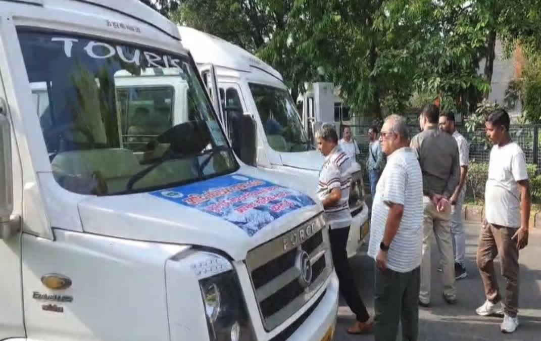 आदि कैलास और ओम पर्वत के लिए पहला यात्री दल रवाना