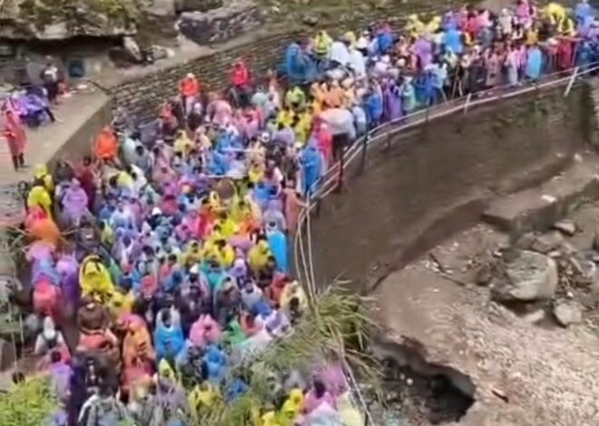 केदारनाथ पैदल मार्ग पर श्रद्धालुओं की कठिन परीक्षा