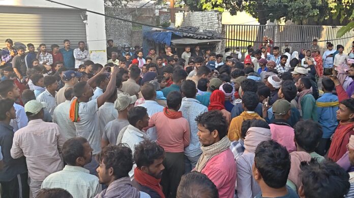 तेज रफ्तार डंपर ने श्रमिक को कुचला