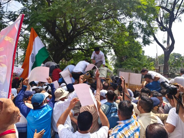 पीआरडी जवानों ने किया मंत्री आवास कूच