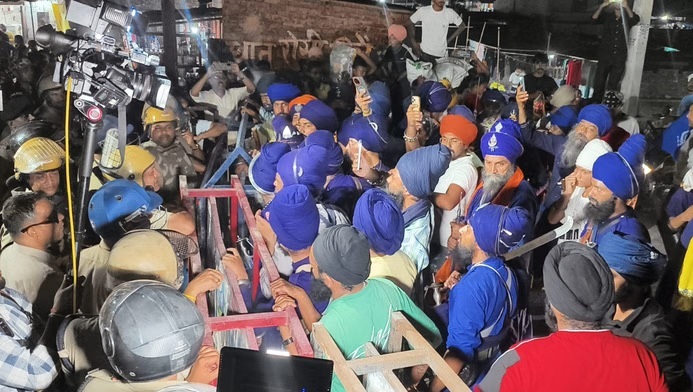 प्रशासन और पुलिस की वार्ता का सार्थक परिणाम निकला