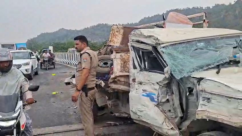 सड़क हादसे में तीन की मौत
