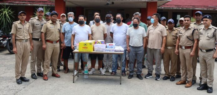 जुए के बड़े अड्डे का भंडाफोड 13 गिरफ्तार