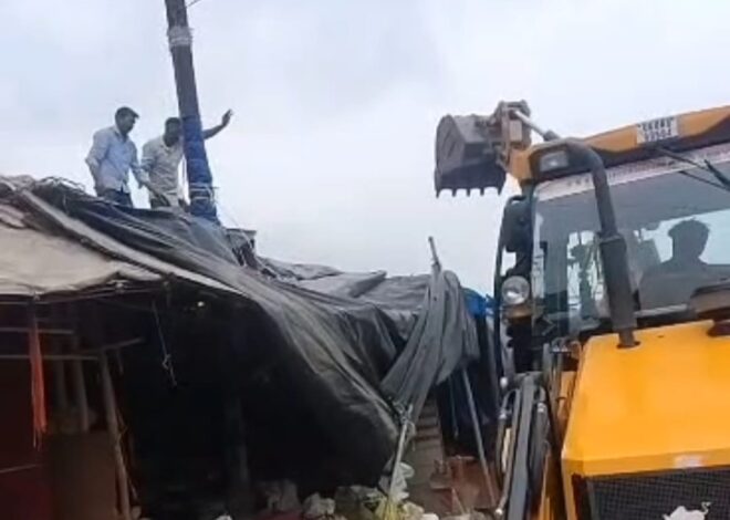 जिलाधिकारी के निर्देश पर प्रशासन की बड़ी कार्रवाई; पंतद्वीप पार्किंग से हटाया गया अवैध अतिक्रमण