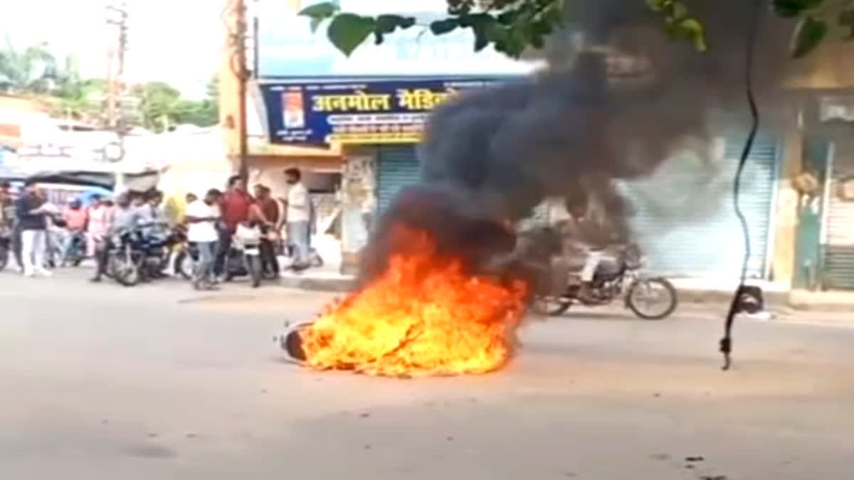 चलती इलेक्ट्रिक स्कूटी बनी आग का गोला
