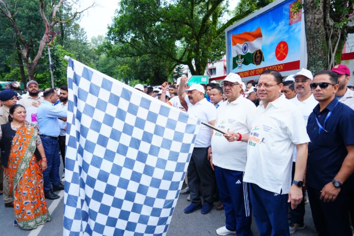 सीएम धामी ने ‘रन फॉर कारगिल हीरोज’ मैराथॉन को हरी झंडी दिखाकर रवाना किया
