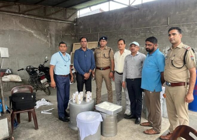 फैक्ट्री में छापेमारी कर 50 किलो नकली पनीर पकड़ा