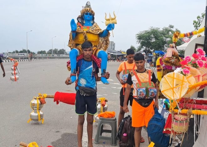 गुरूवार से सावन का महीना शुरू गंगाजल लेकर निकले शिवभक्त