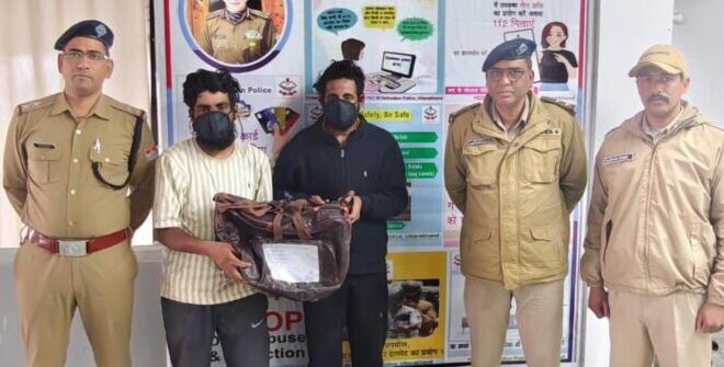 चोरी के आरोप में पंजाब से घुमने आये दो युवक गिरफ्तार