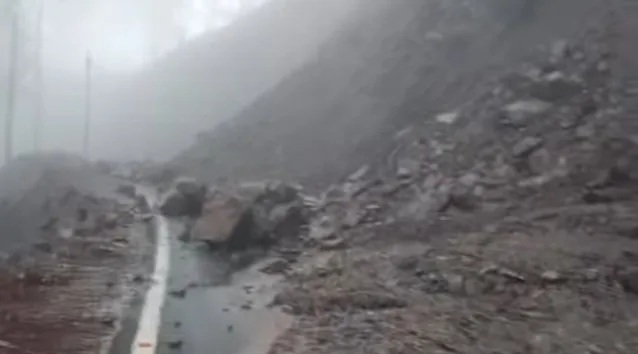 लगातार बारिश से 10 मोटर मार्ग बंद