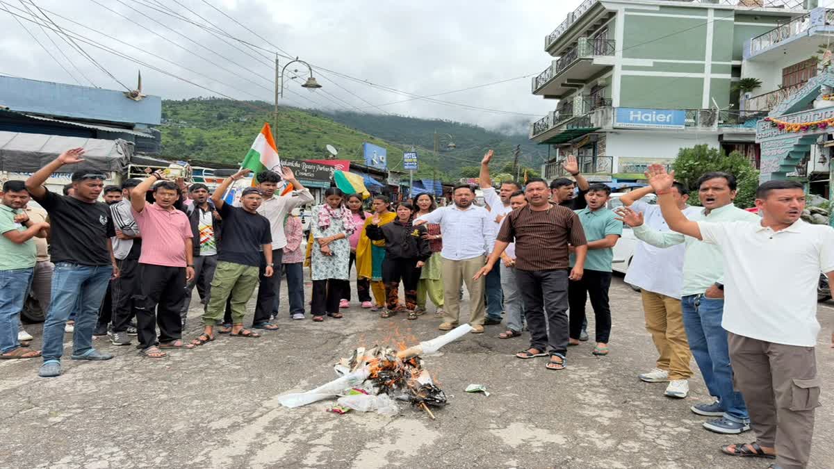पेपर लीक के खिलाफ सड़क पर उतरे युवा