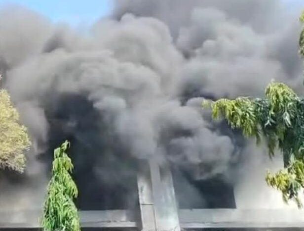 कंपनी के गोदाम में लगी आग