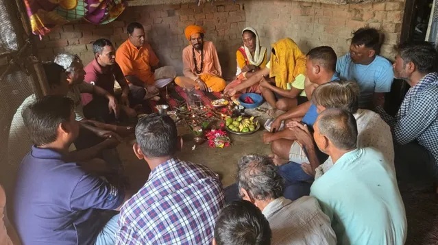 70 थारू जनजाति के लोगों की सनातन धर्म में घर वापसी