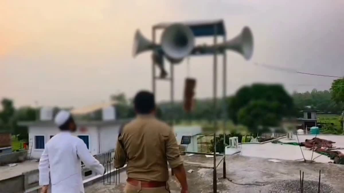 धार्मिक स्थलों से हटाए लाउडस्पीकर