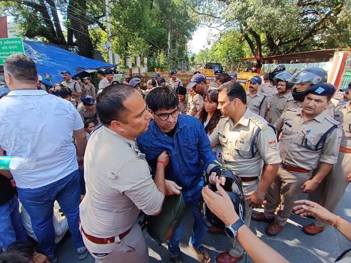 बेरोजगार नर्सिग एकता मंच का मुख्यमंत्री आवास कूच