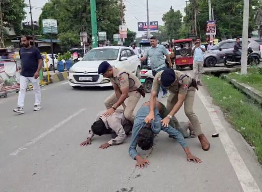 साक्ष्य जुटाने ले जाते समय गैंगरेप के आरोपियों ने किया भागने का प्रयास