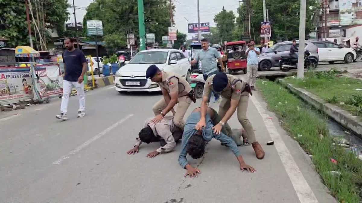 साक्ष्य जुटाने ले जाते समय गैंगरेप के आरोपियों ने किया भागने का प्रयास