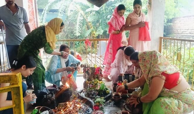 सावन के दूसरे सोमवार को शिवालयों में उमड़ी श्रद्धालुओं की भारी भीड़