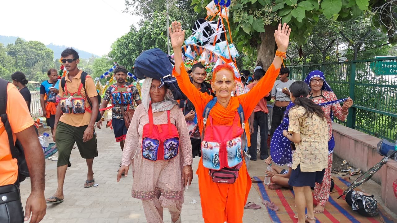 सावन के महीने में धर्मनगरी में आस्था का महासैलाब