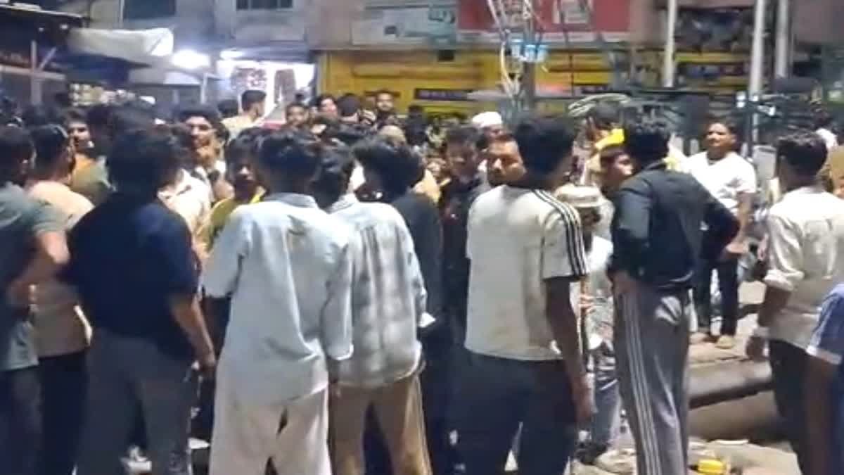 दो पक्षों में विवाद के बाद हुई मारपीट और पत्थरबाजी
