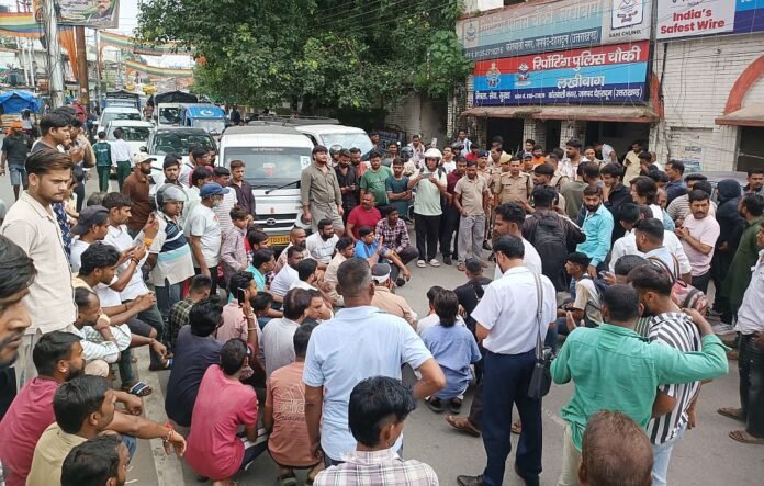 पुलिसकर्मी पर लगा युवती से छेड़छाड़ का आरोप