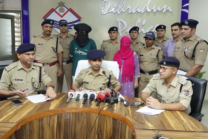खुलासाः कहीं और सगाई पर भड़की प्रेमिका